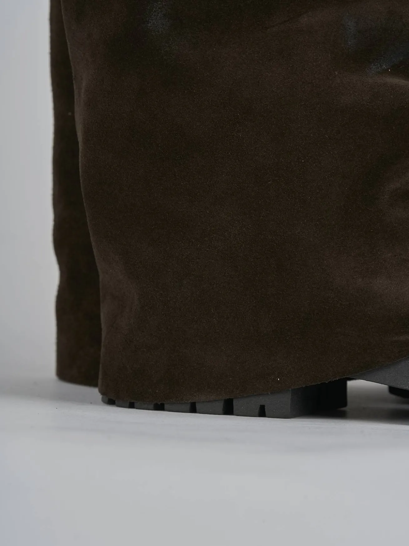 Stivali tacco 2cm camoscio testa