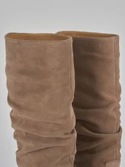 Stivali tacco 2cm camoscio beige