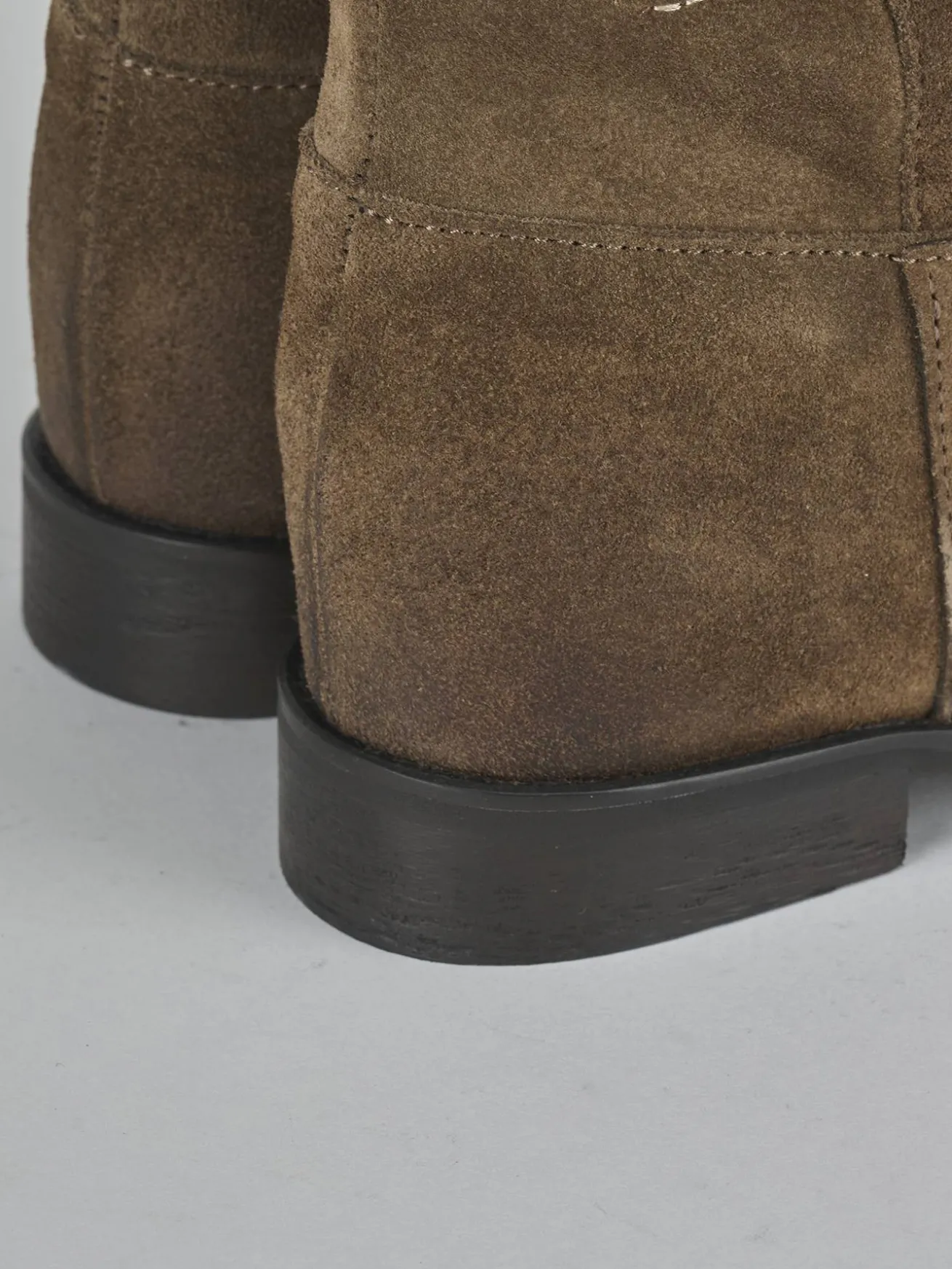 Stivali tacco 2cm camoscio beige