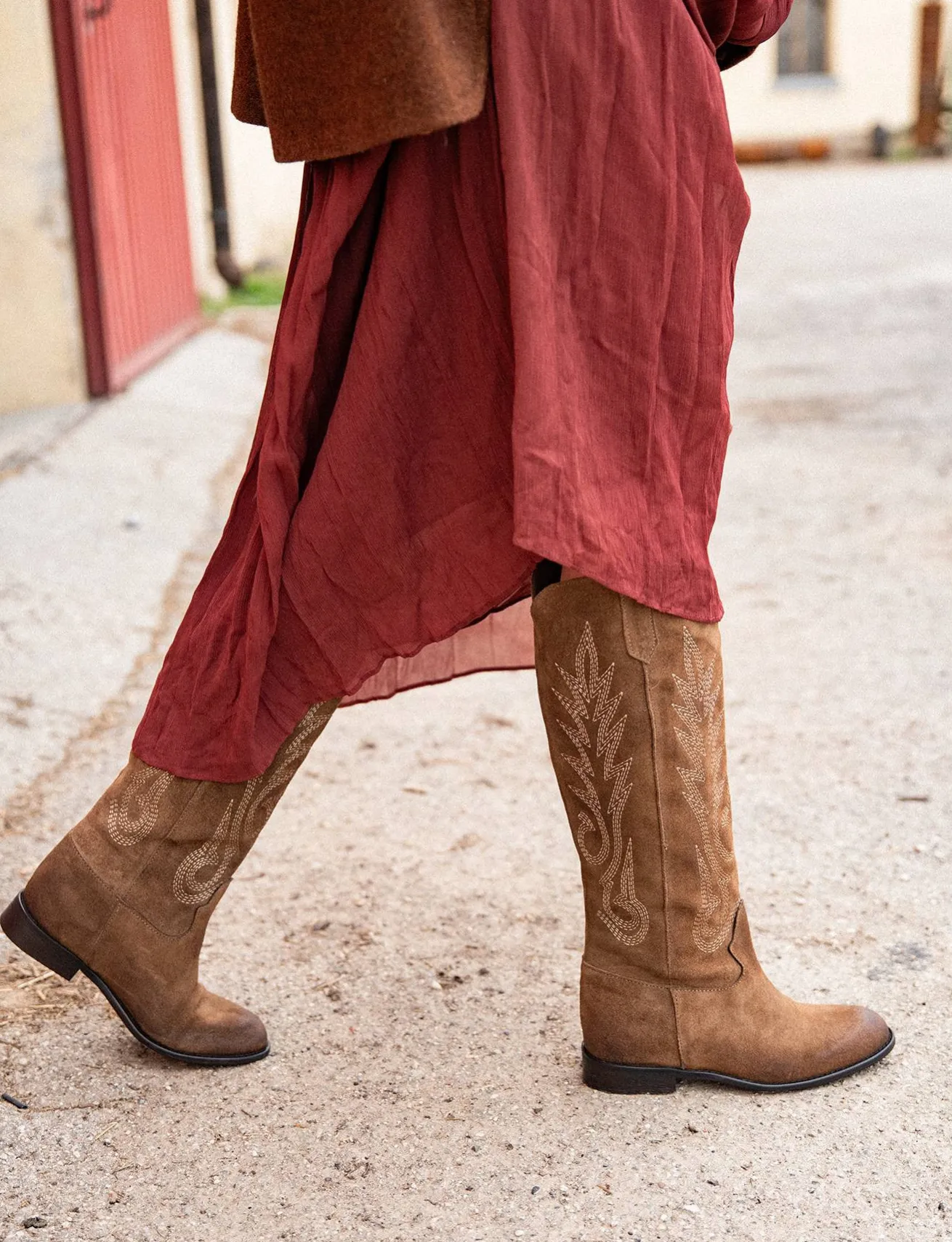 Stivali tacco 2cm camoscio beige