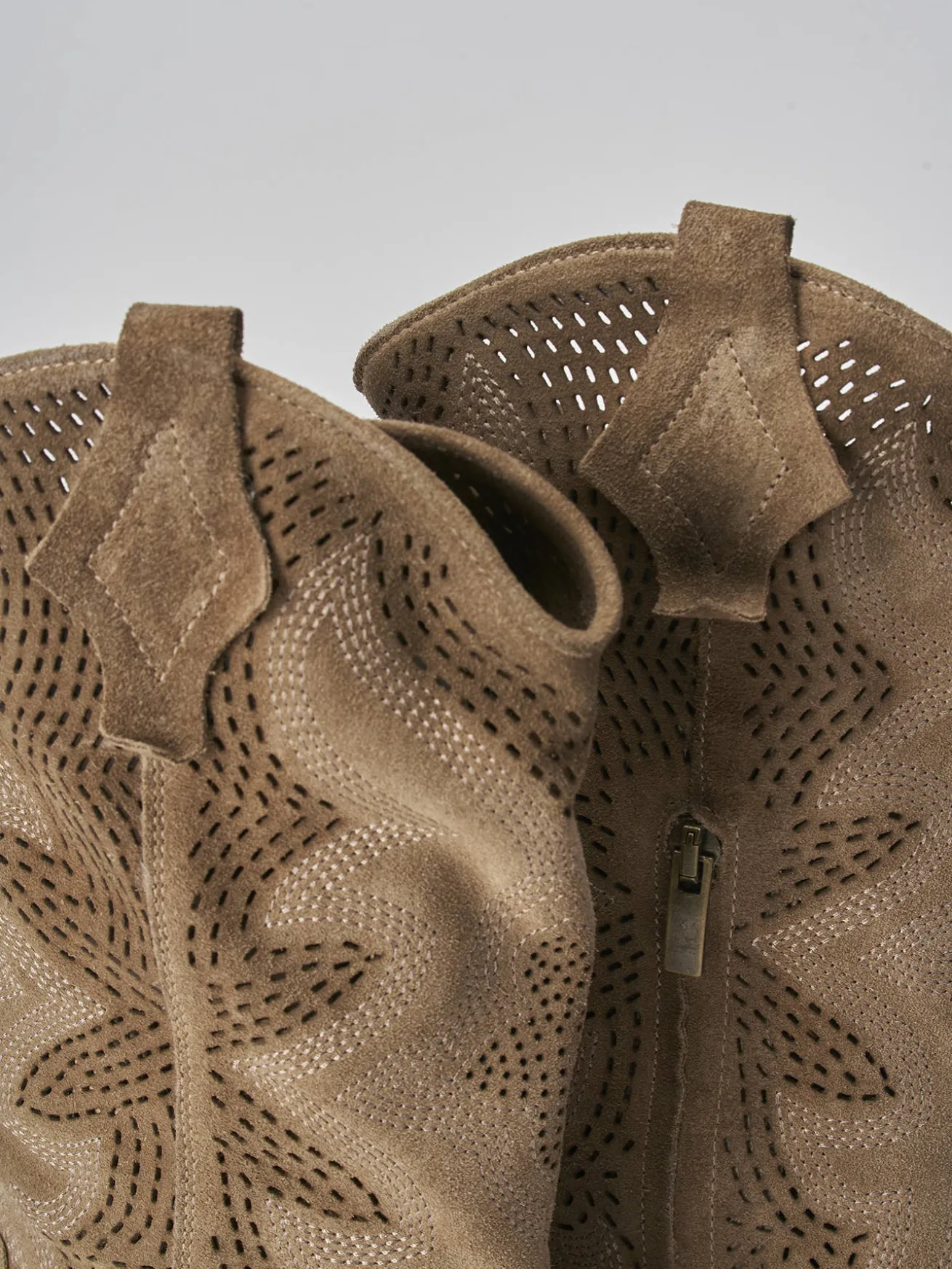 Stivali tacco 8cm camoscio beige