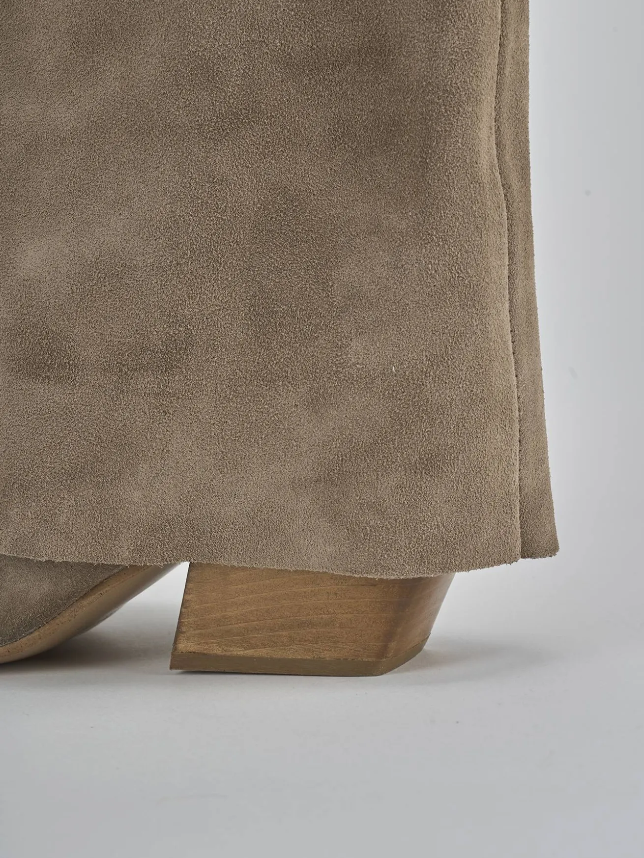 Stivali tacco 7cm camoscio beige