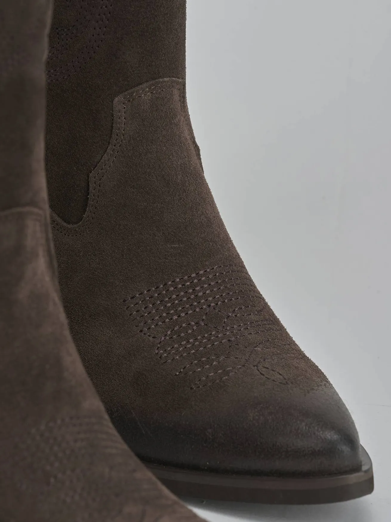 Stivali tacco 4cm camoscio testa