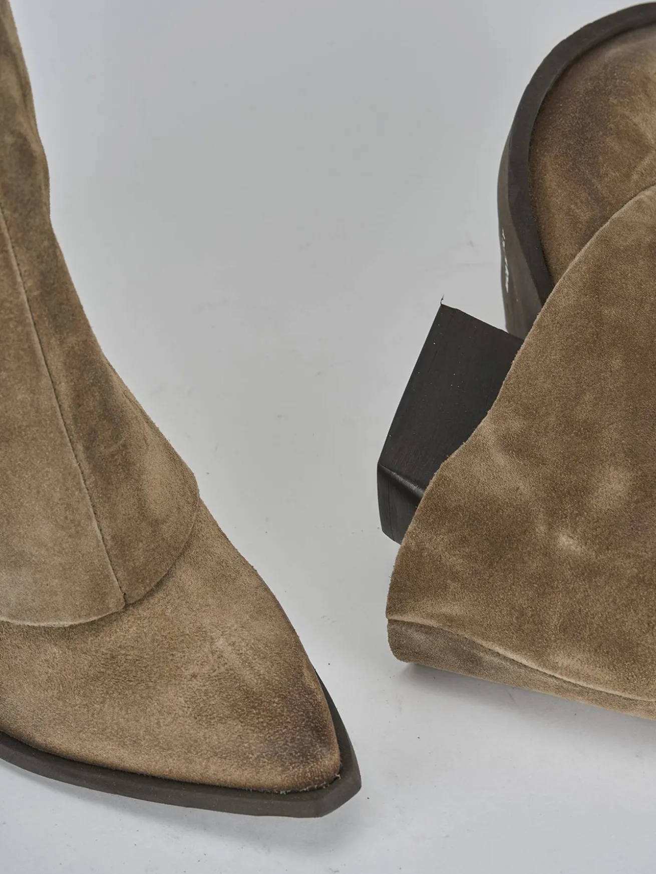 Stivali tacco 7cm camoscio beige