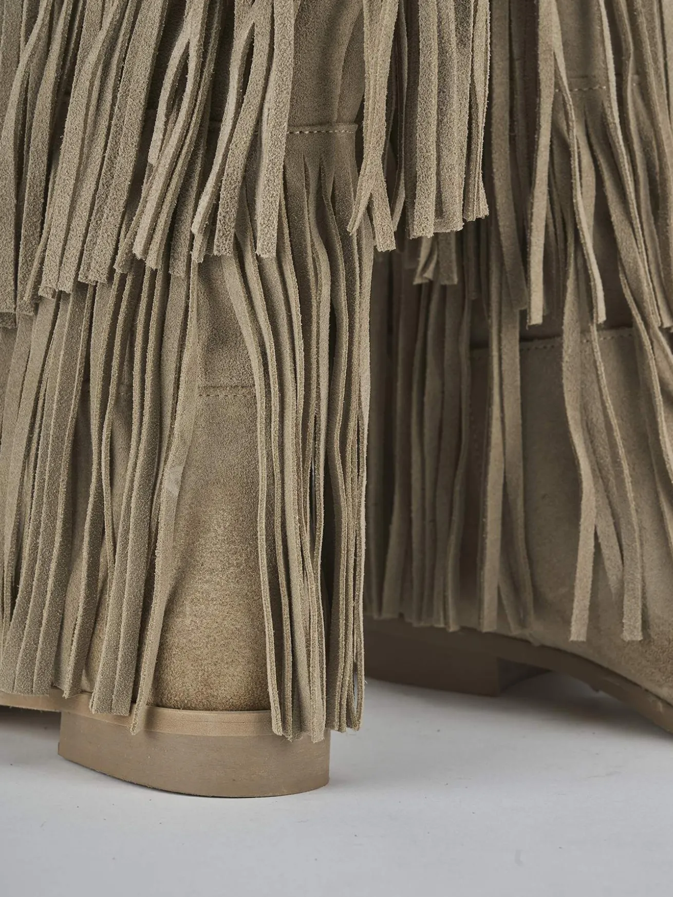 Stivali tacco 2cm camoscio beige