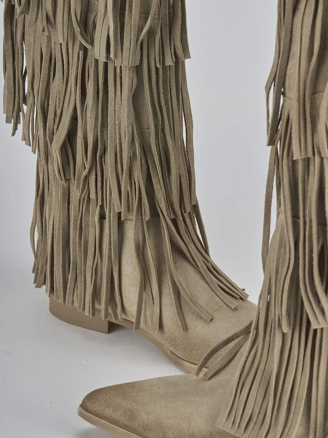 Stivali tacco 2cm camoscio beige