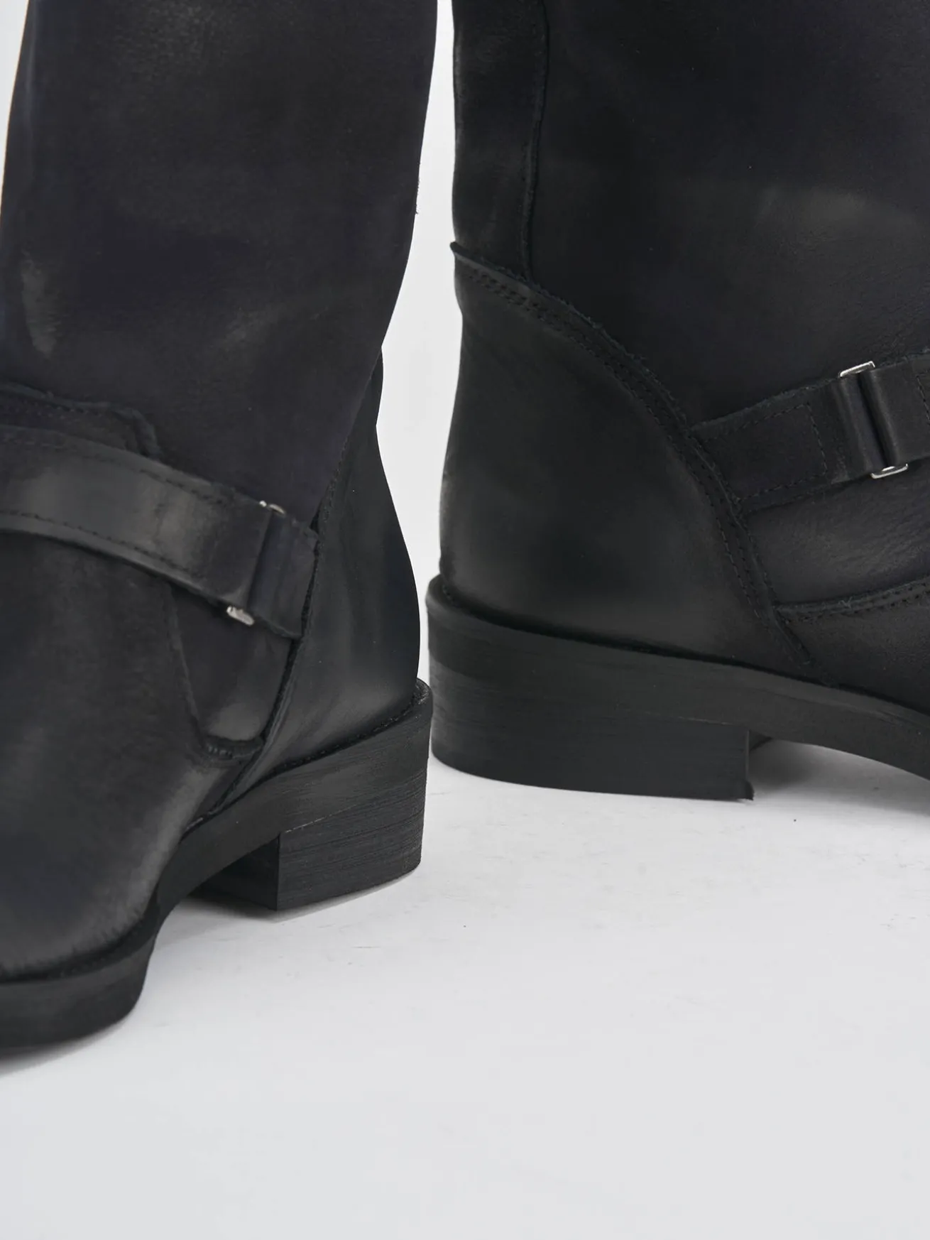 Stivali tacco 3cm nabuk nero