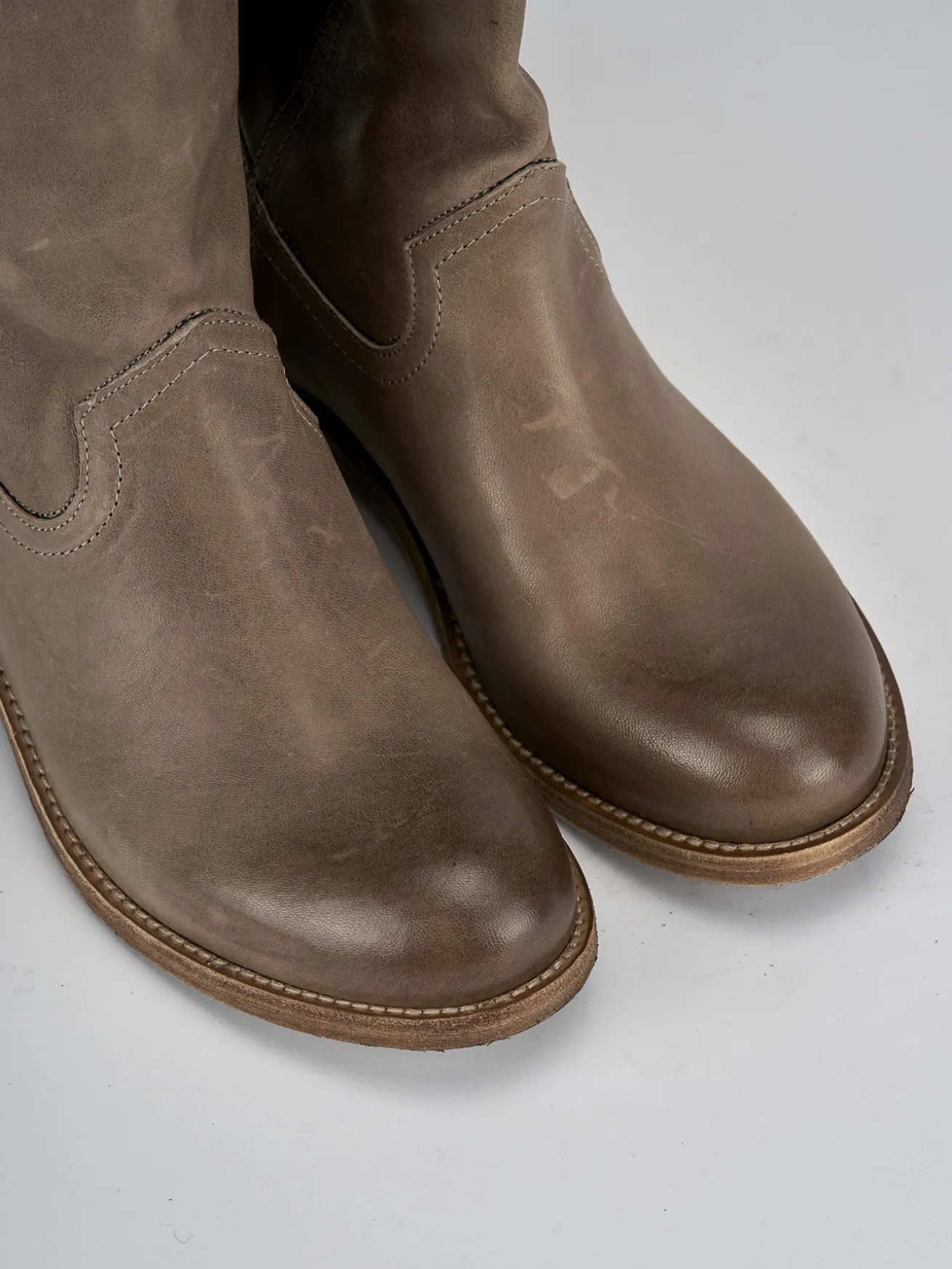 Stivali tacco 1cm pelle beige