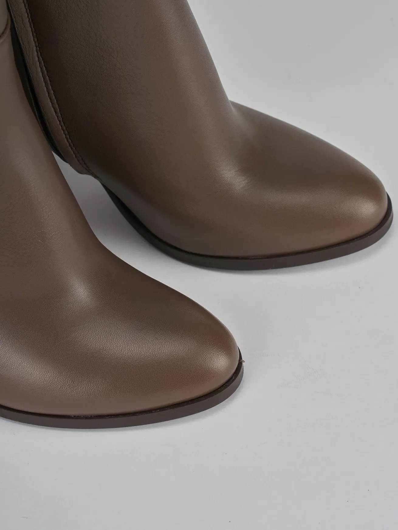 Stivali tacco 8cm pelle beige