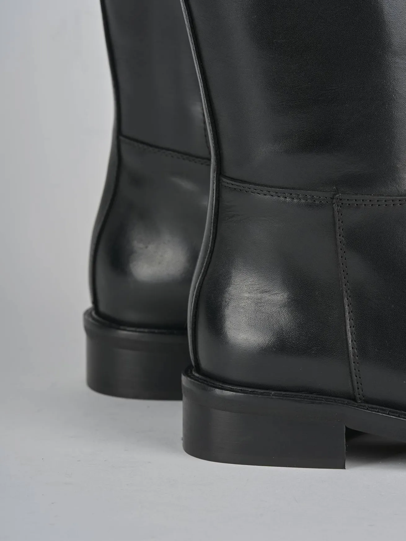 Stivali tacco 3cm pelle nero