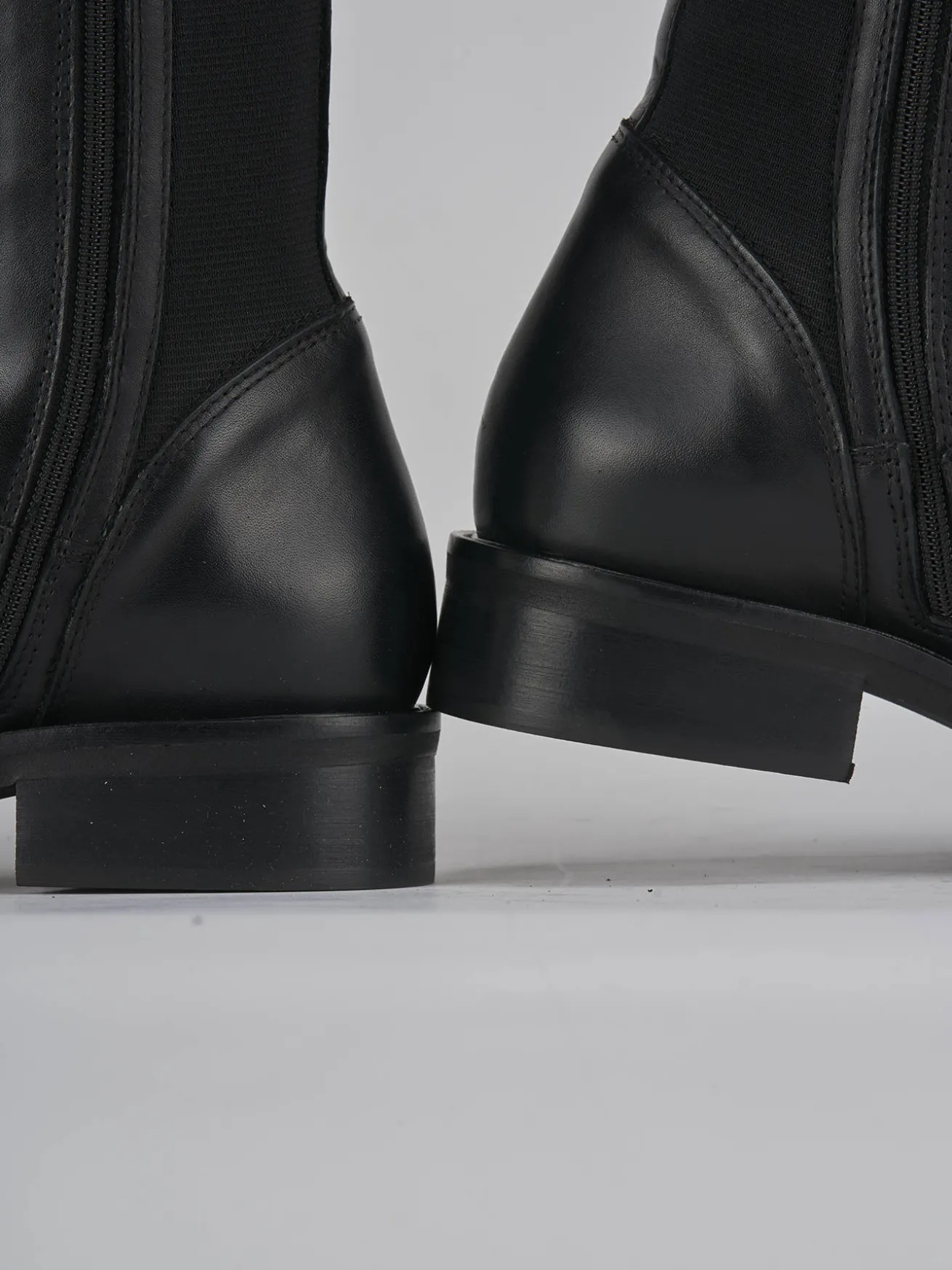 Stivali tacco 3cm pelle nero