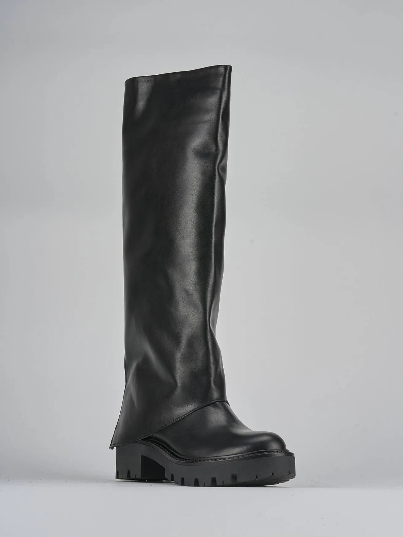 Stivali tacco 3cm pelle nero