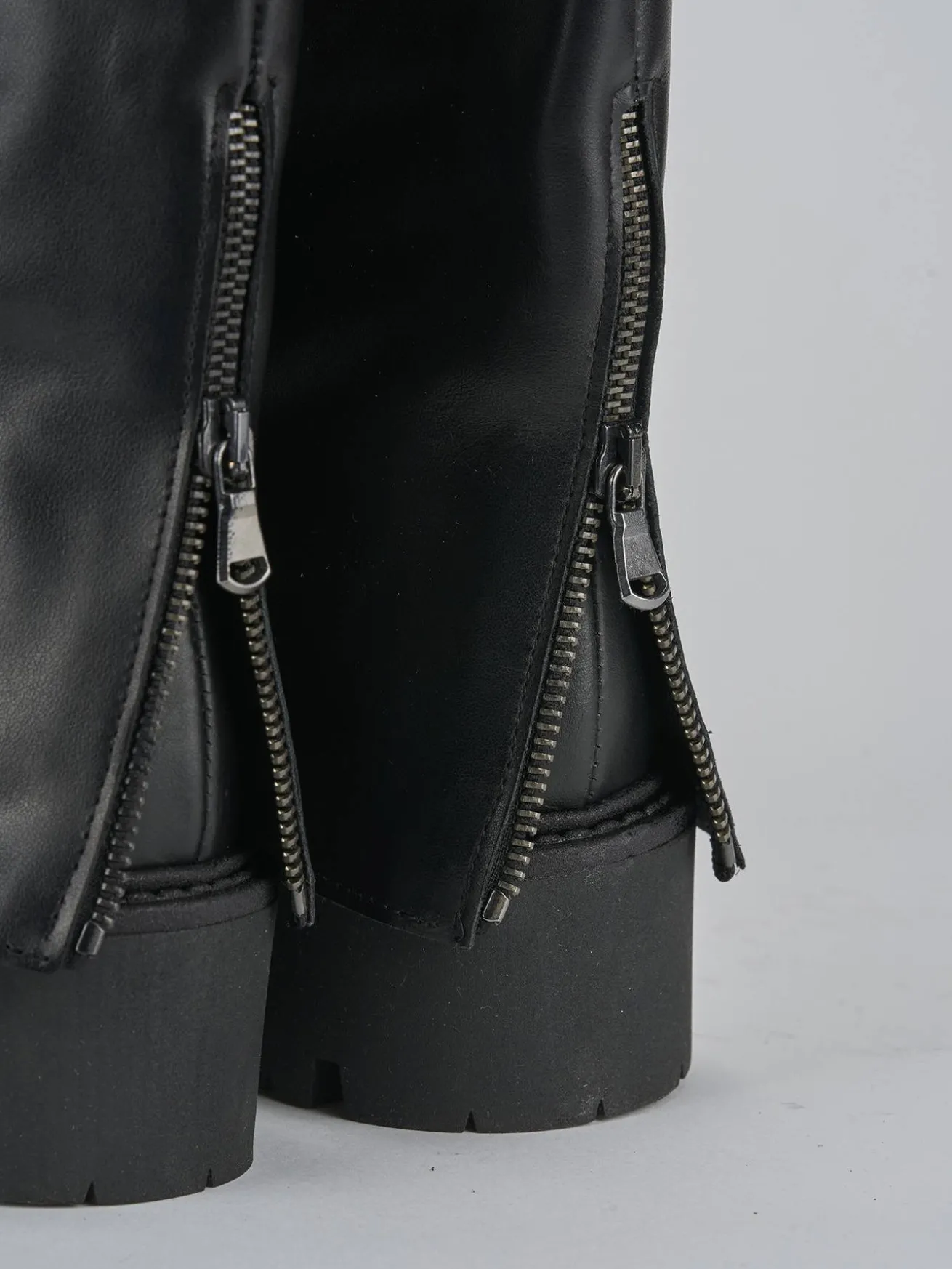 Stivali tacco 3cm pelle nero