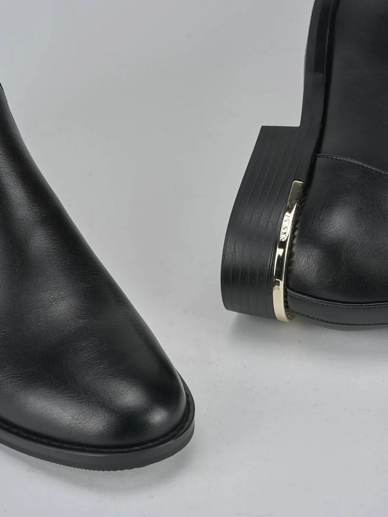 Stivali tacco 2cm pelle nero