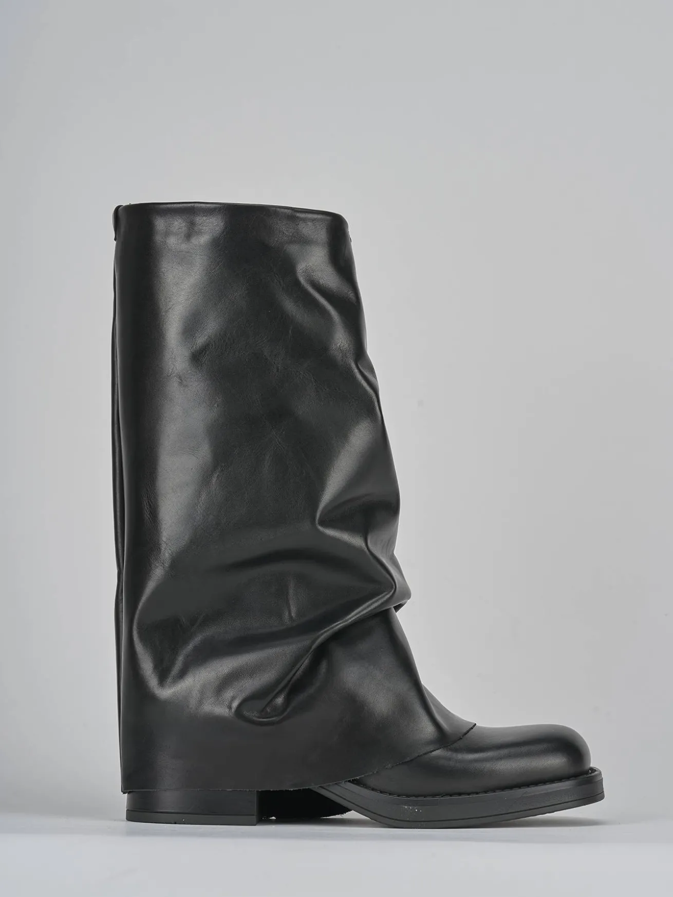 Stivali tacco 3cm pelle nero