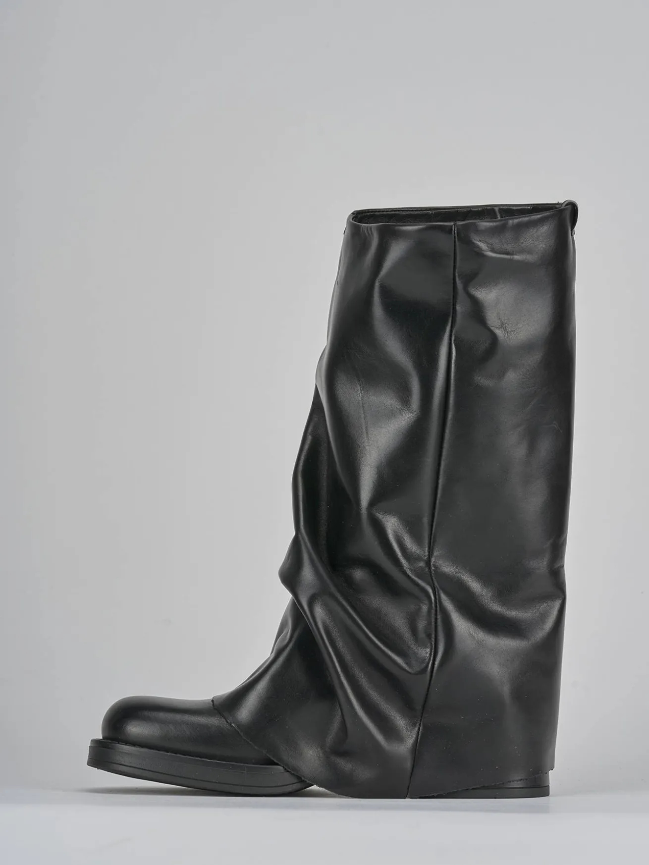 Stivali tacco 3cm pelle nero