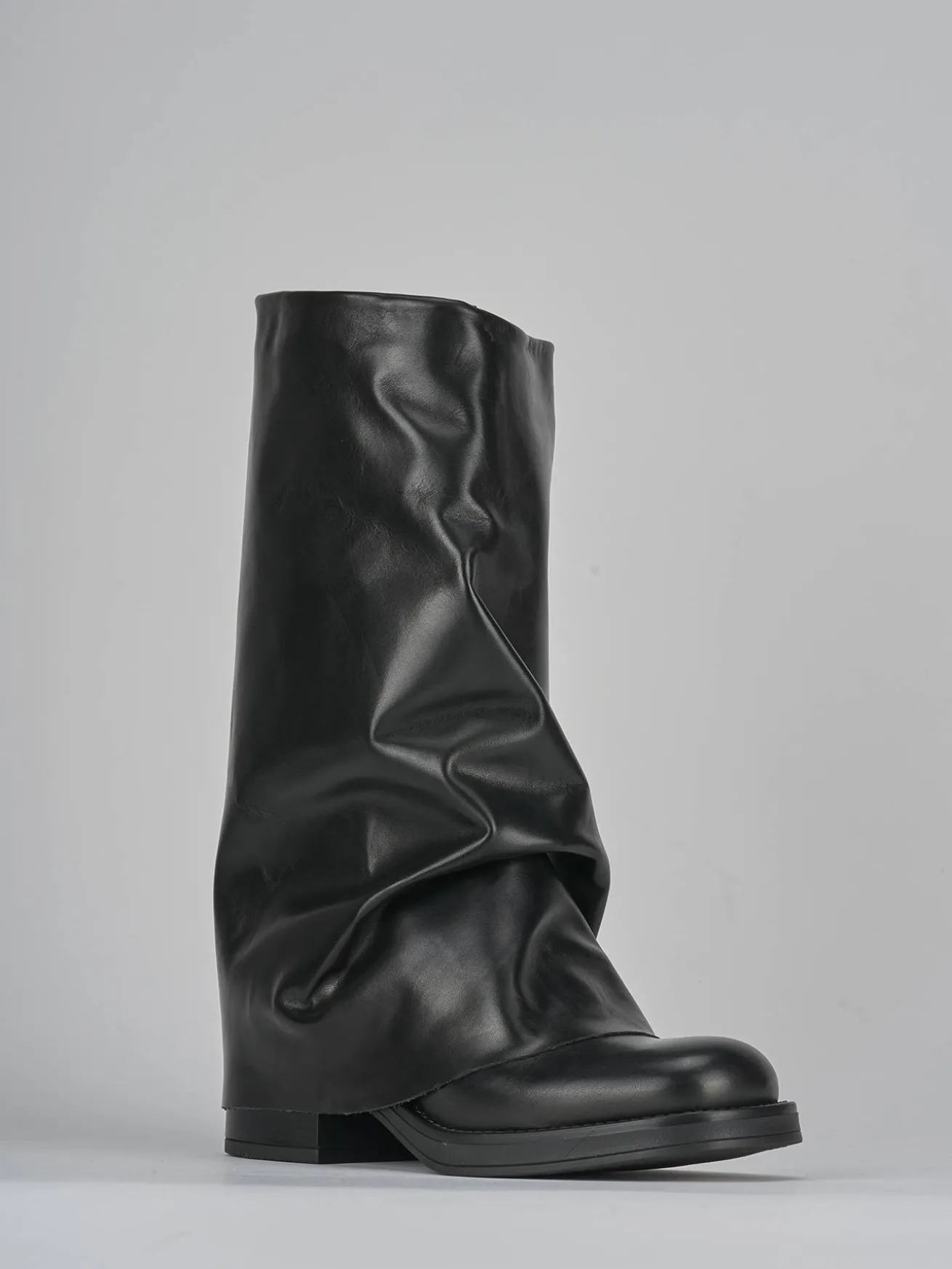 Stivali tacco 3cm pelle nero