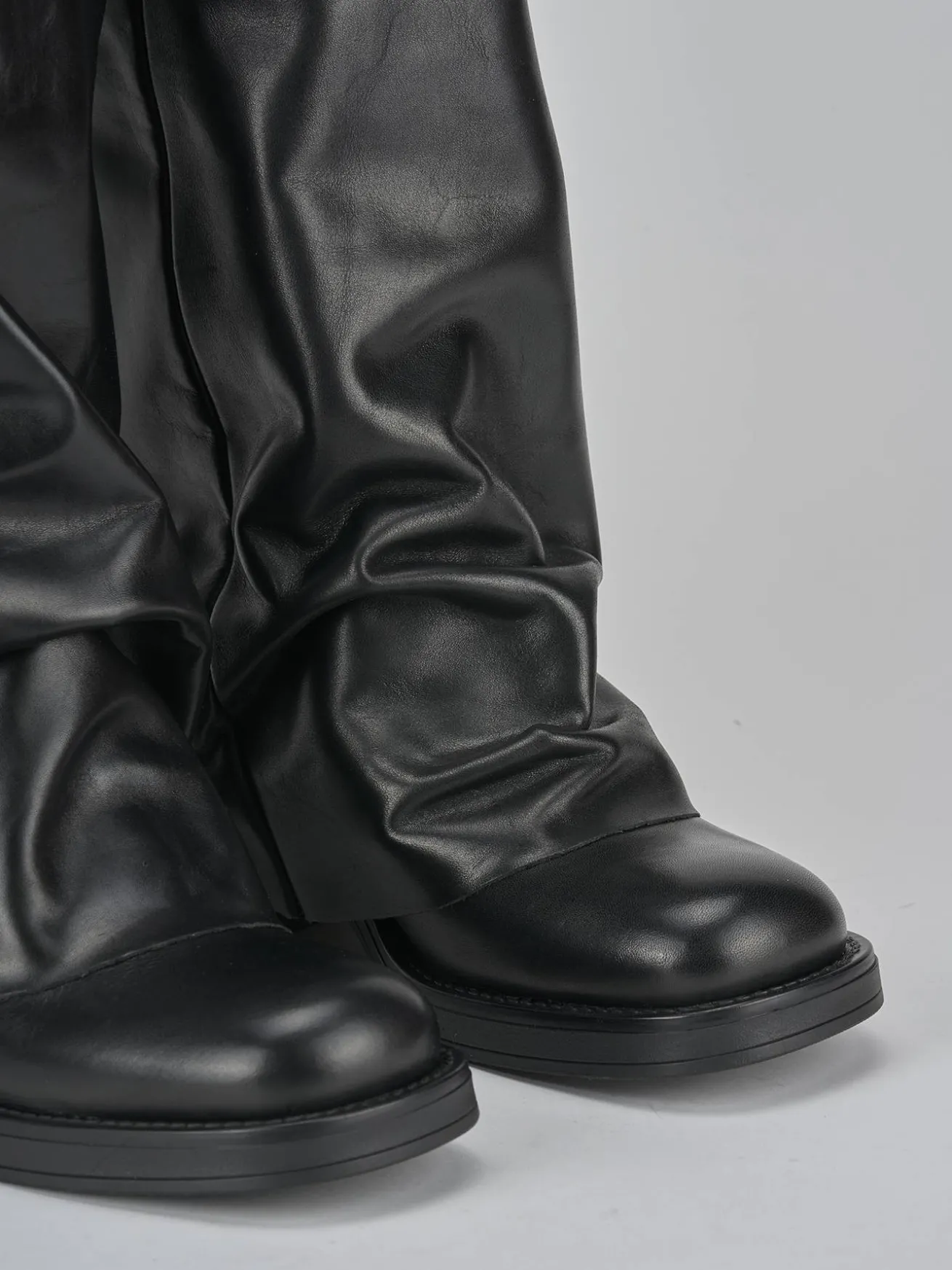 Stivali tacco 3cm pelle nero