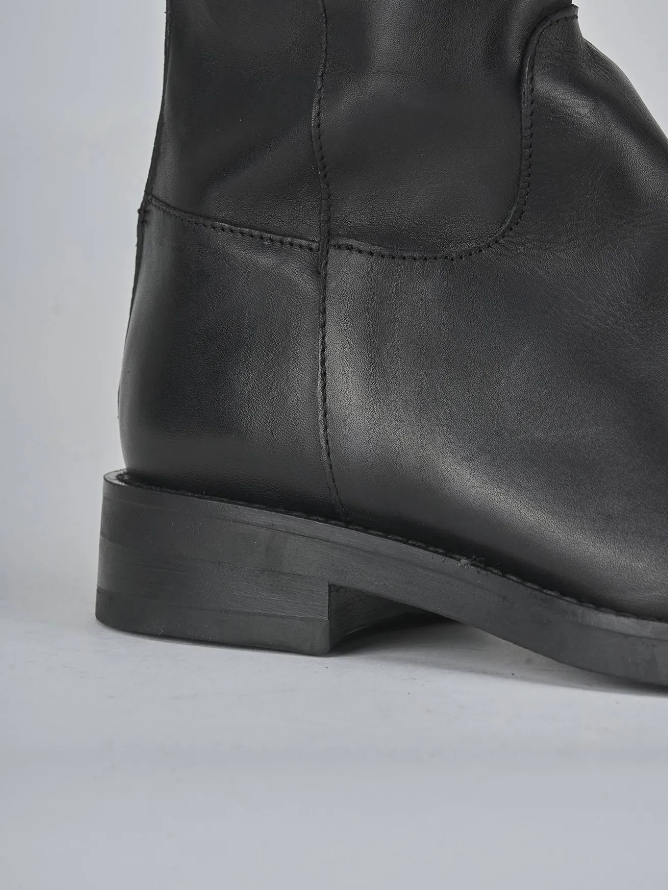 Stivali tacco 1cm pelle nero