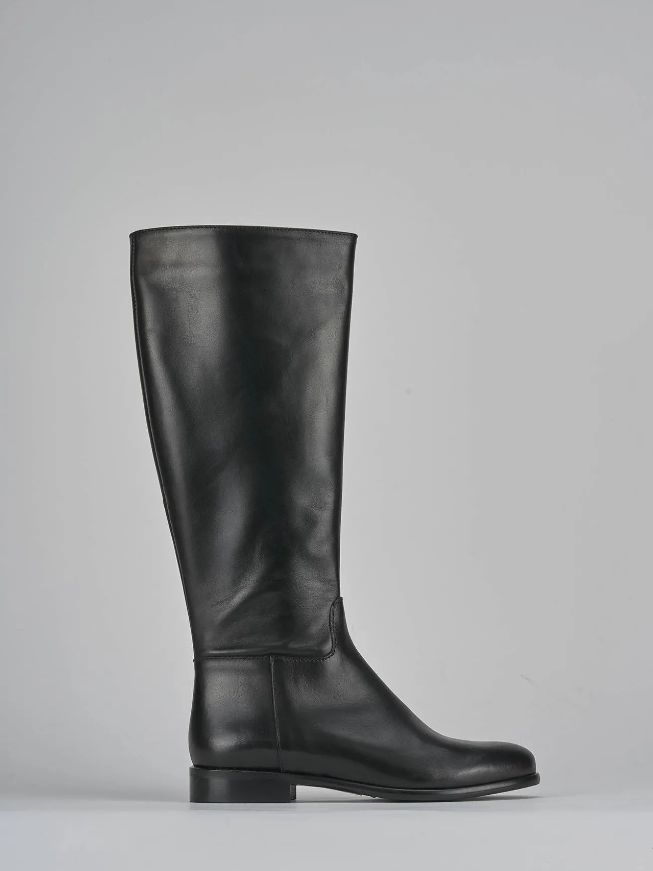 Stivali tacco 2cm pelle nero