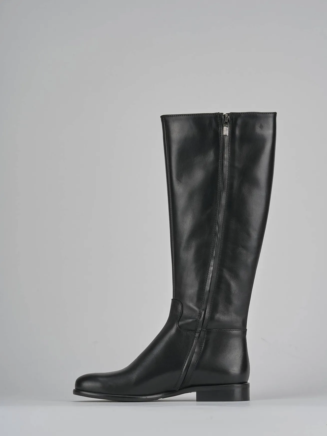 Stivali tacco 2cm pelle nero