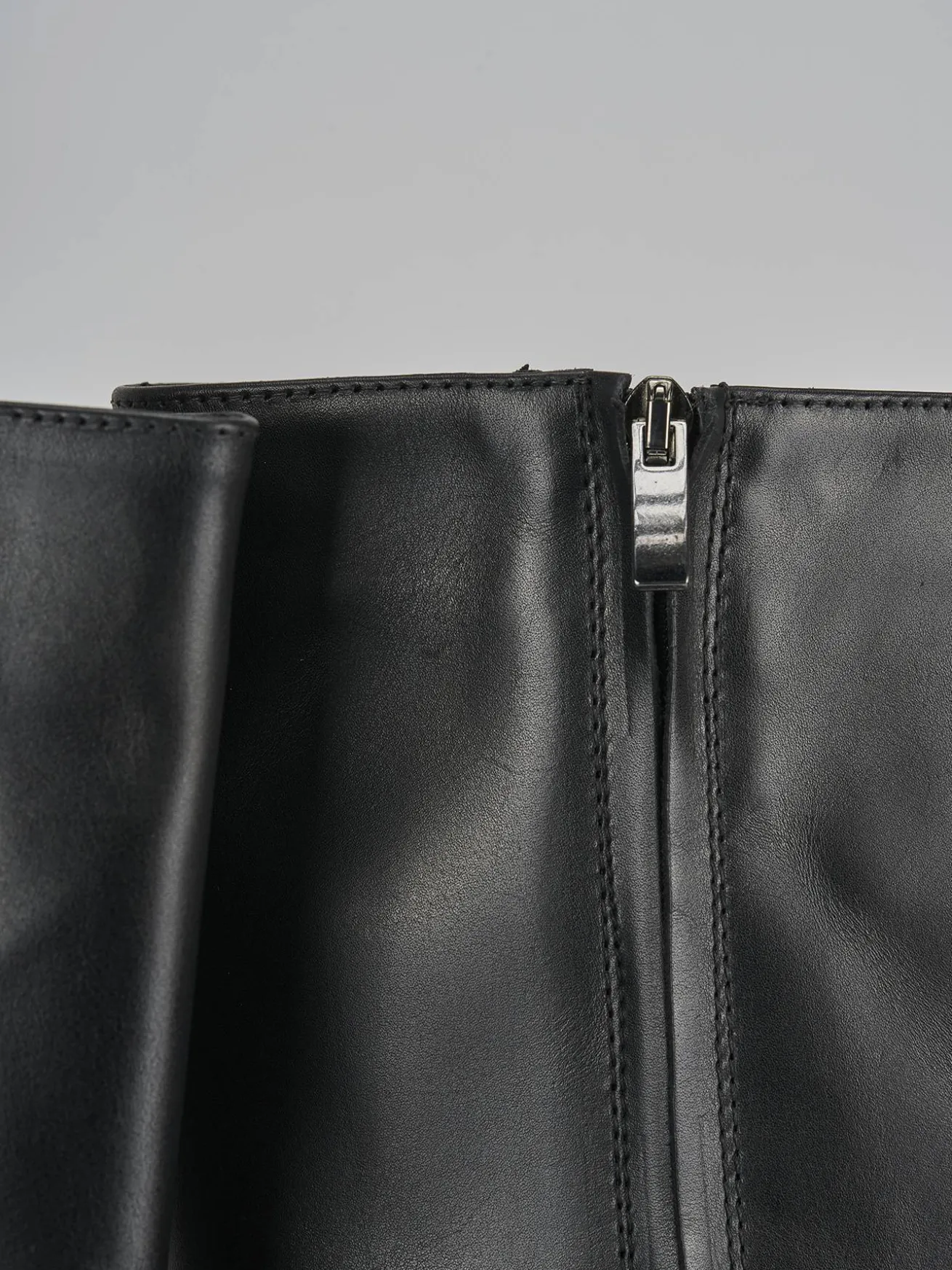 Stivali tacco 2cm pelle nero