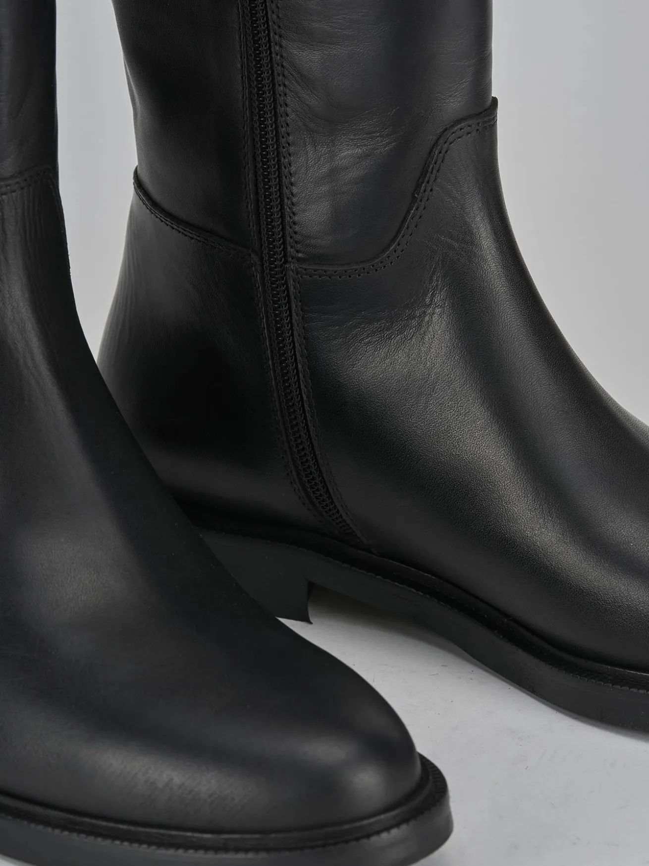 Stivali tacco 2cm pelle nero