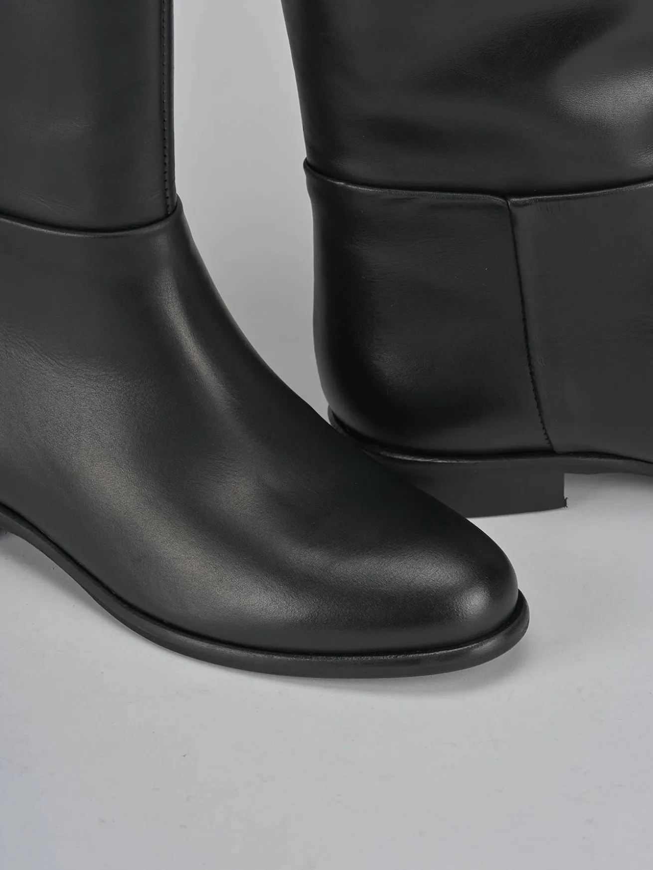 Stivali tacco 2cm pelle nero