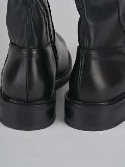 Stivali tacco 2cm pelle nero