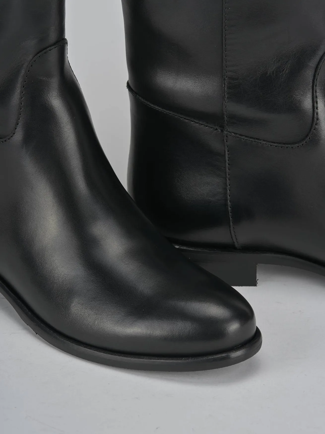 Stivali tacco 2cm pelle nero