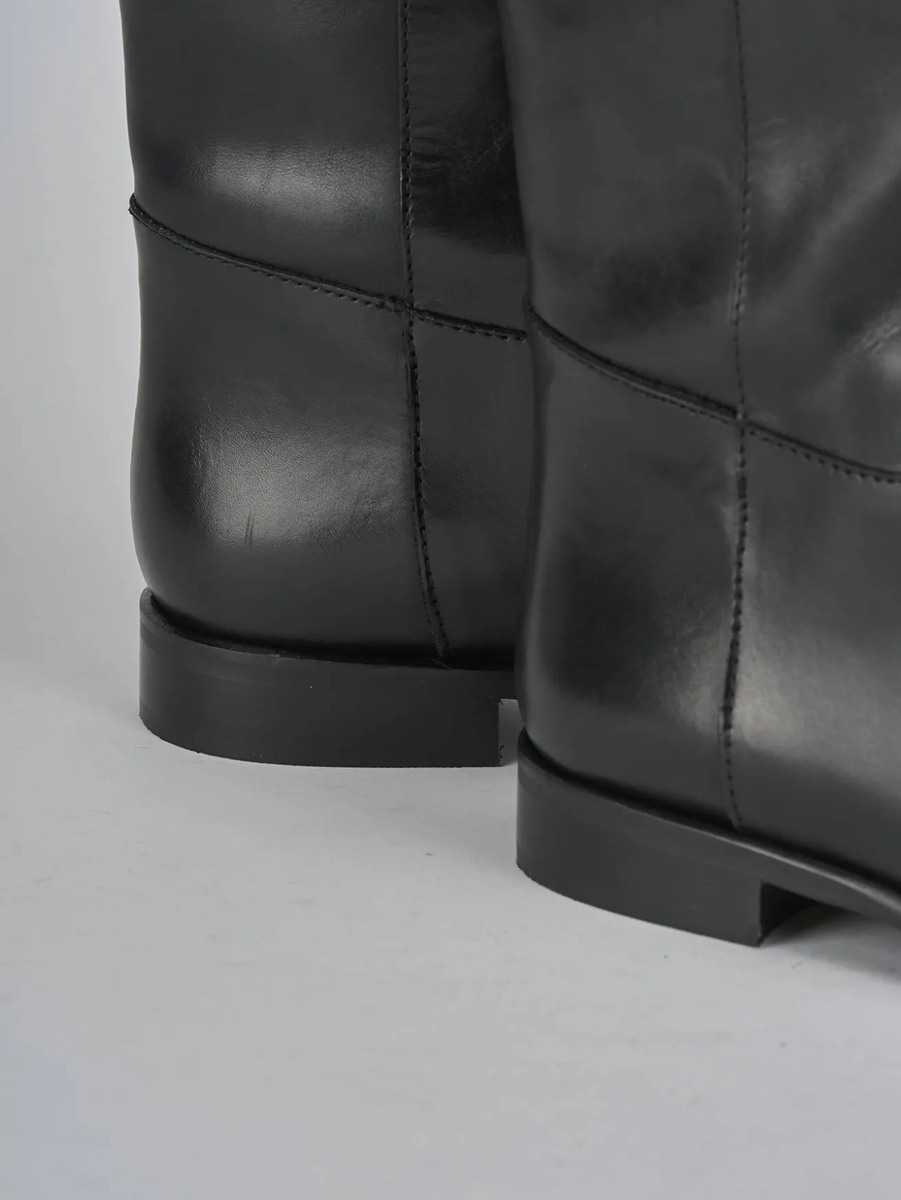 Stivali tacco 2cm pelle nero