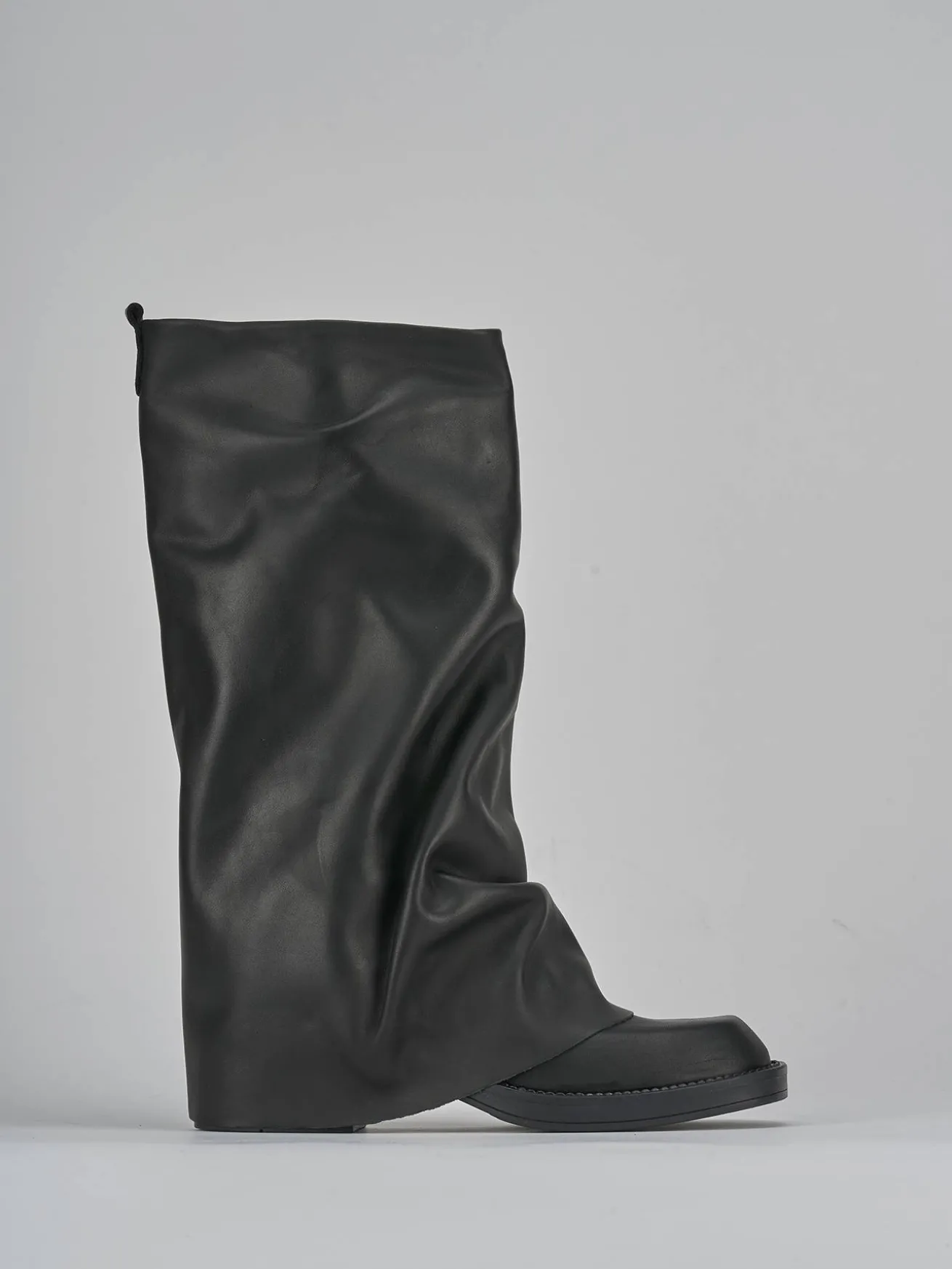 Stivali tacco 3cm pelle nero