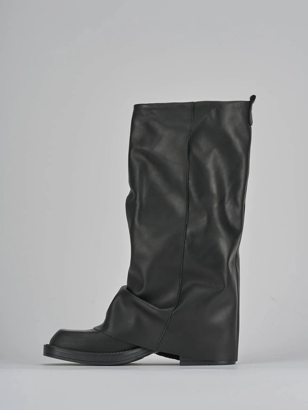 Stivali tacco 3cm pelle nero