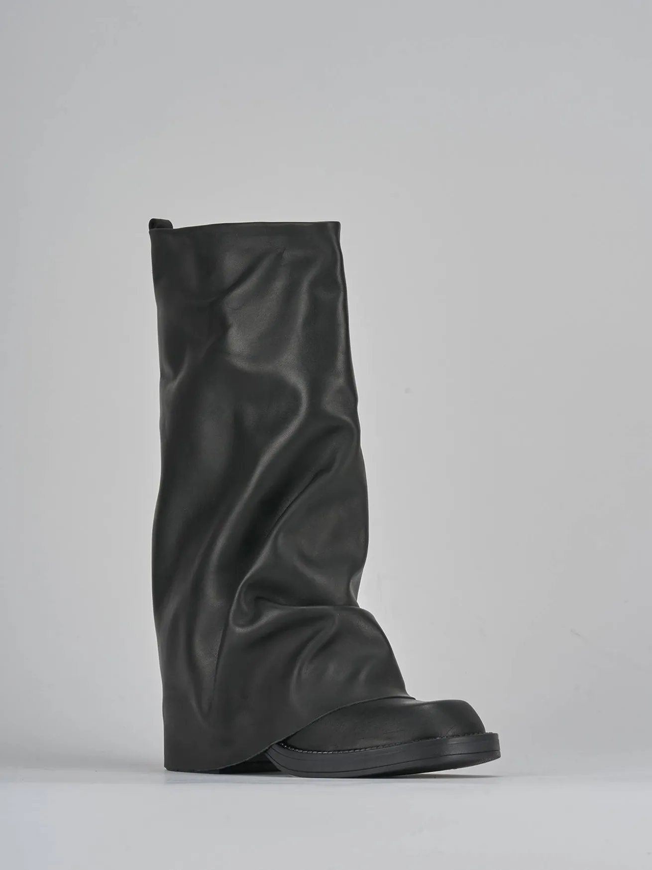 Stivali tacco 3cm pelle nero