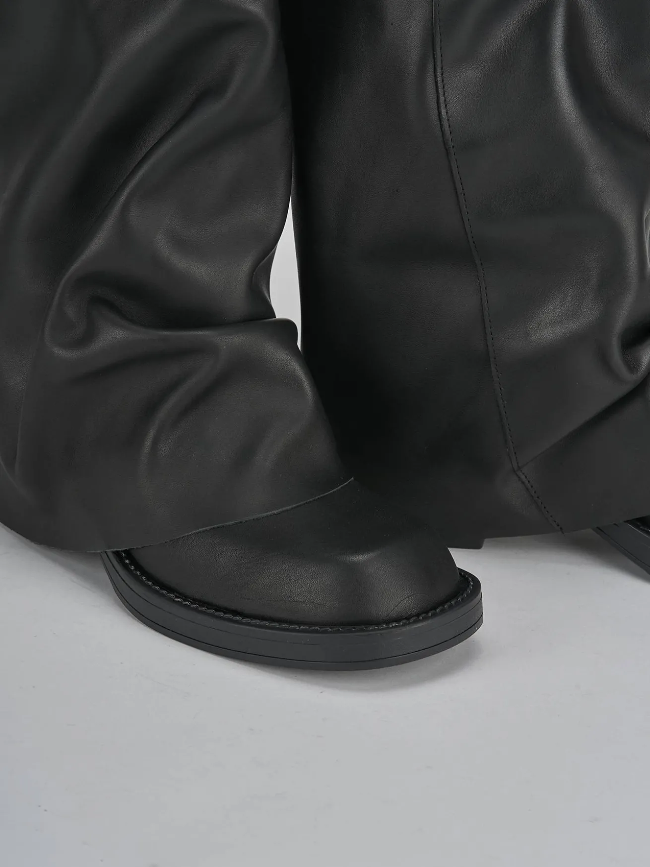 Stivali tacco 3cm pelle nero