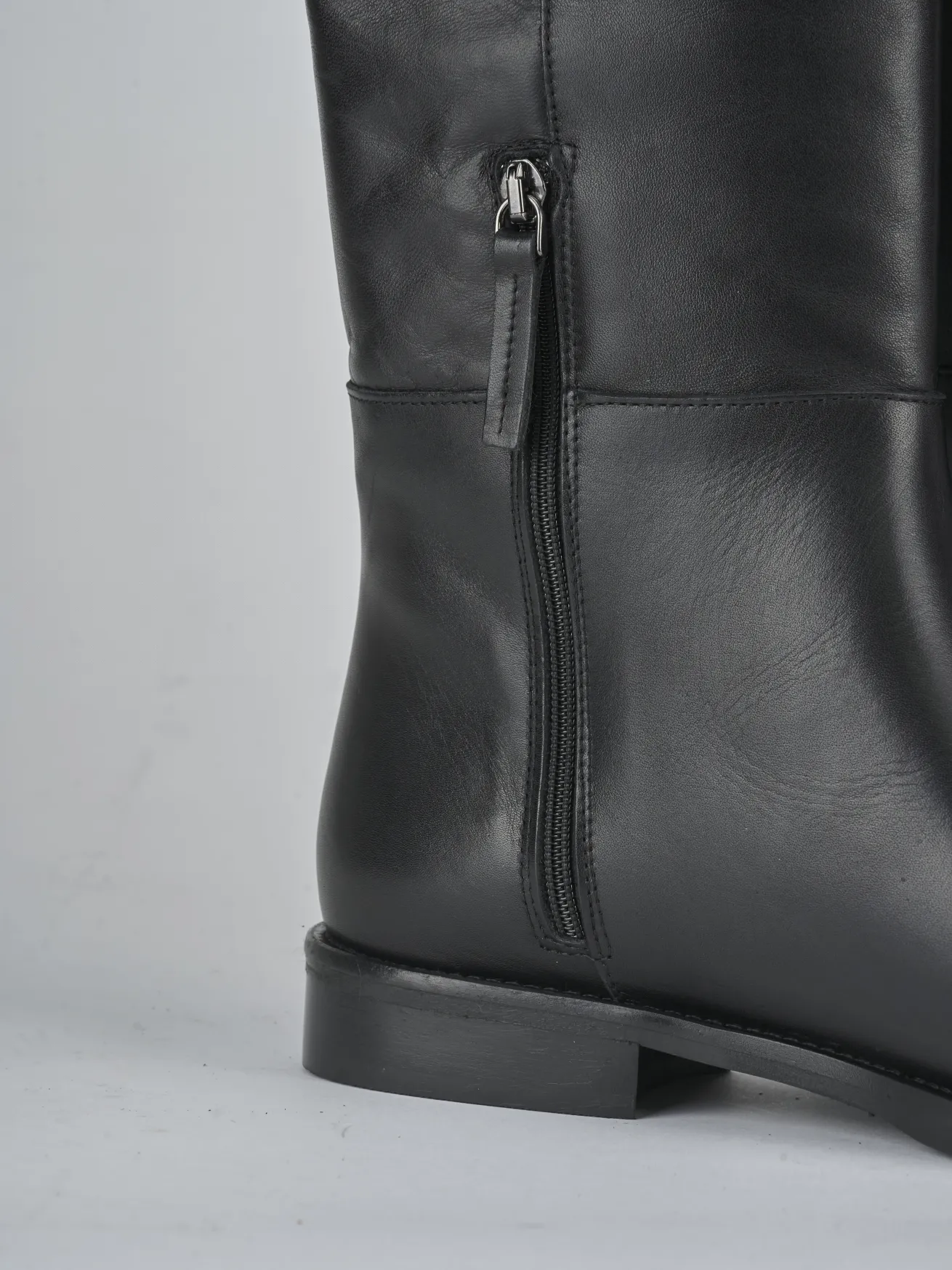 Stivali tacco 2cm pelle nero