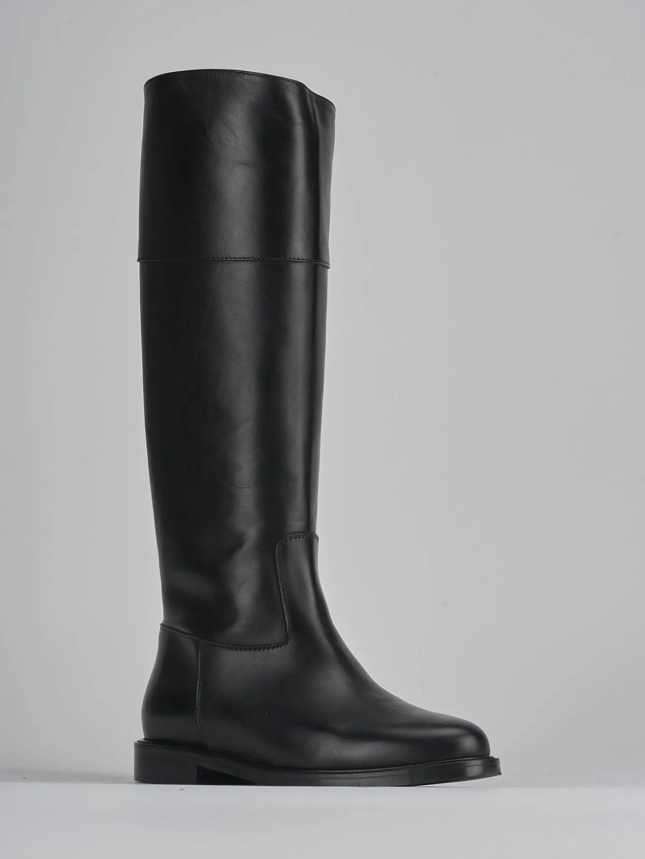 Stivali tacco 2cm pelle nero