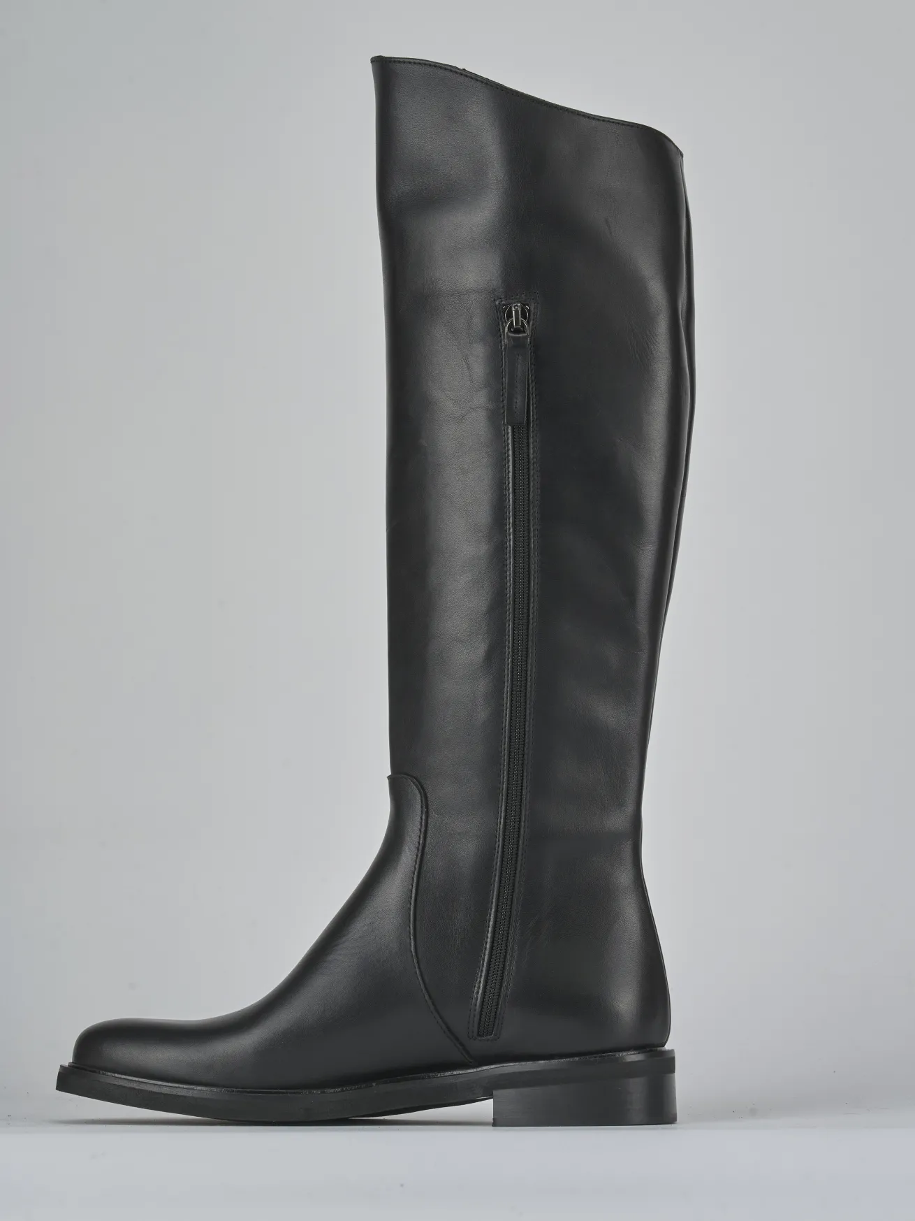 Stivali tacco 2cm pelle nero