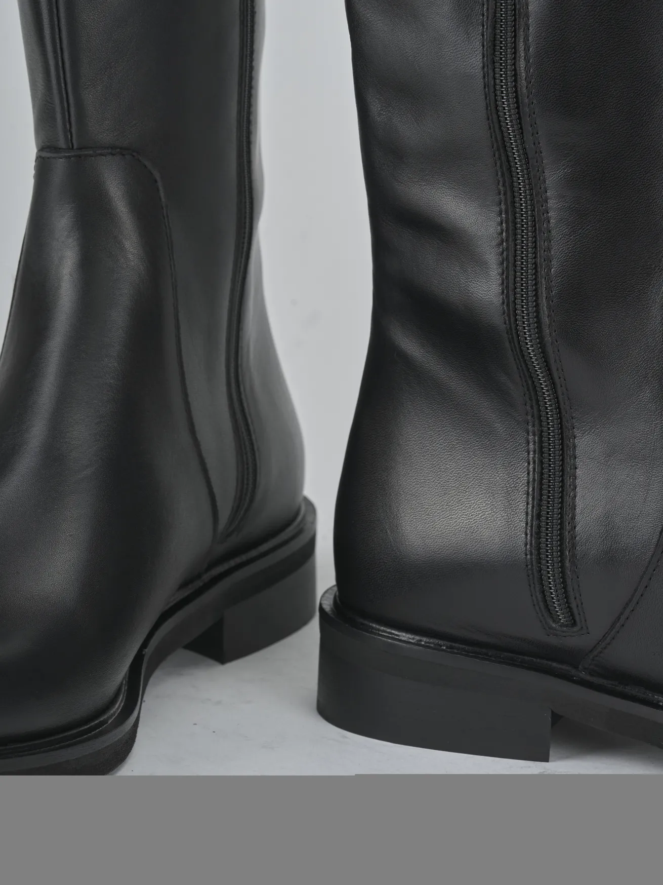 Stivali tacco 2cm pelle nero