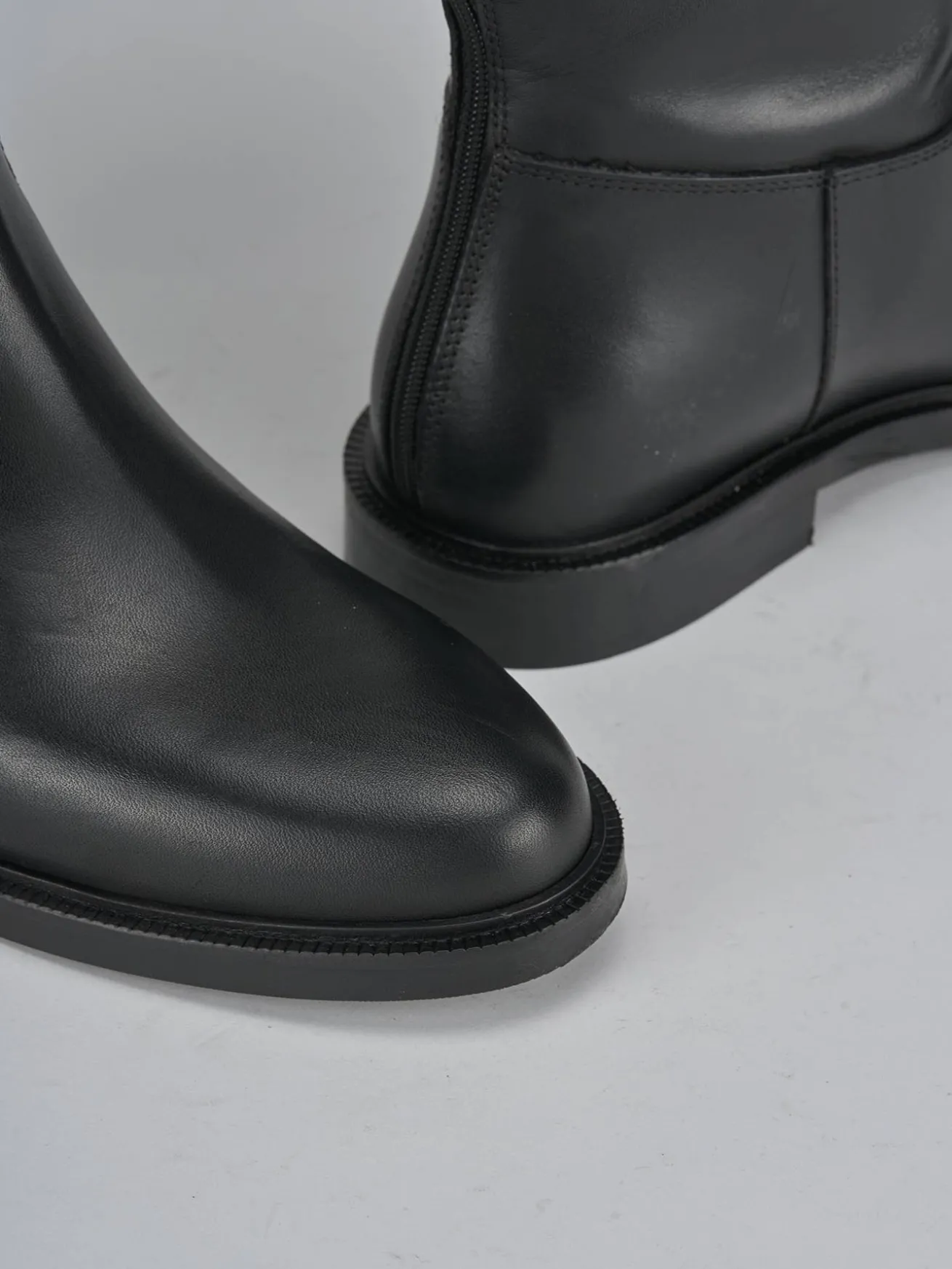 Stivali tacco 2cm pelle nero