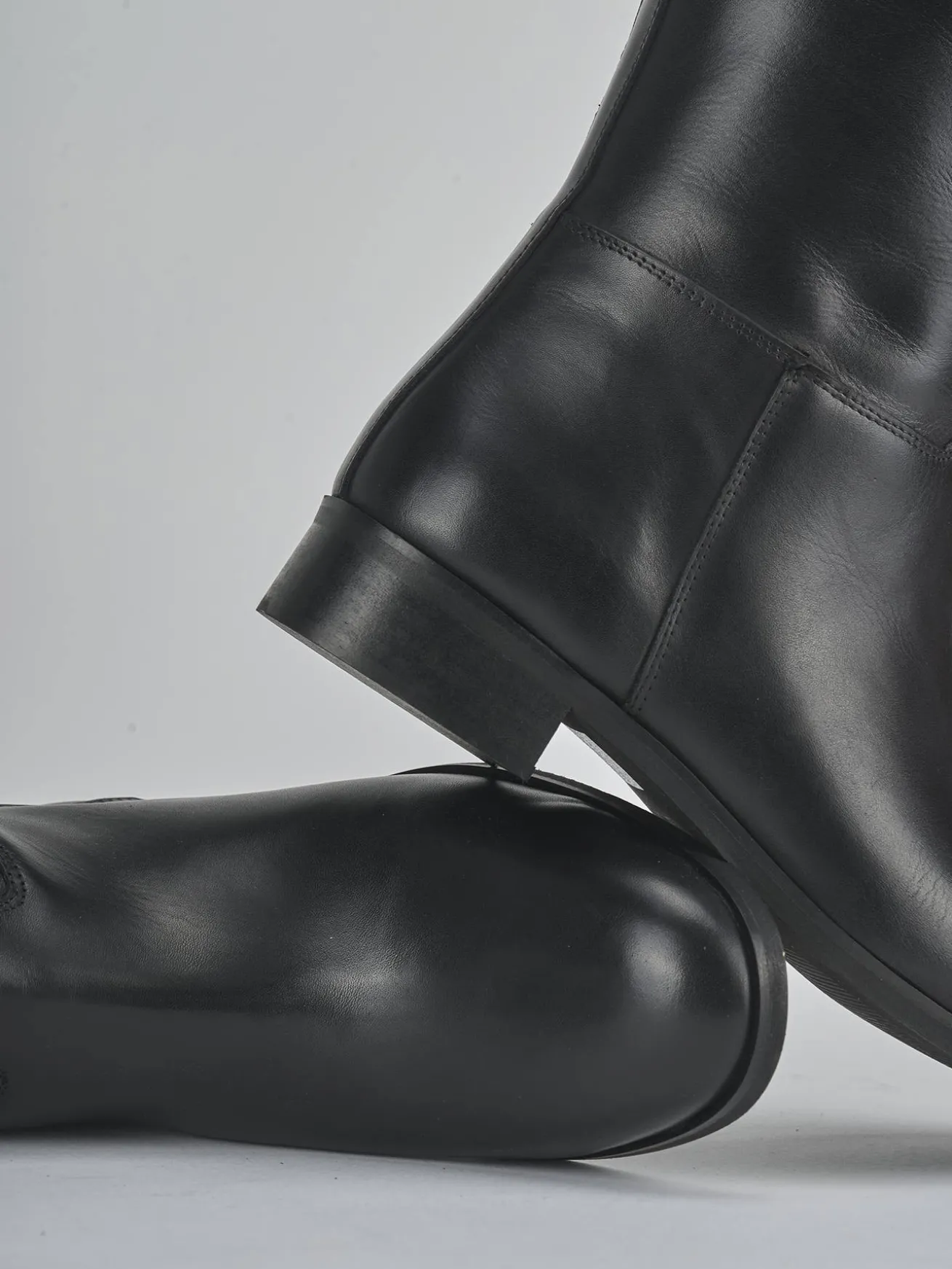 Stivali tacco 3cm pelle nero