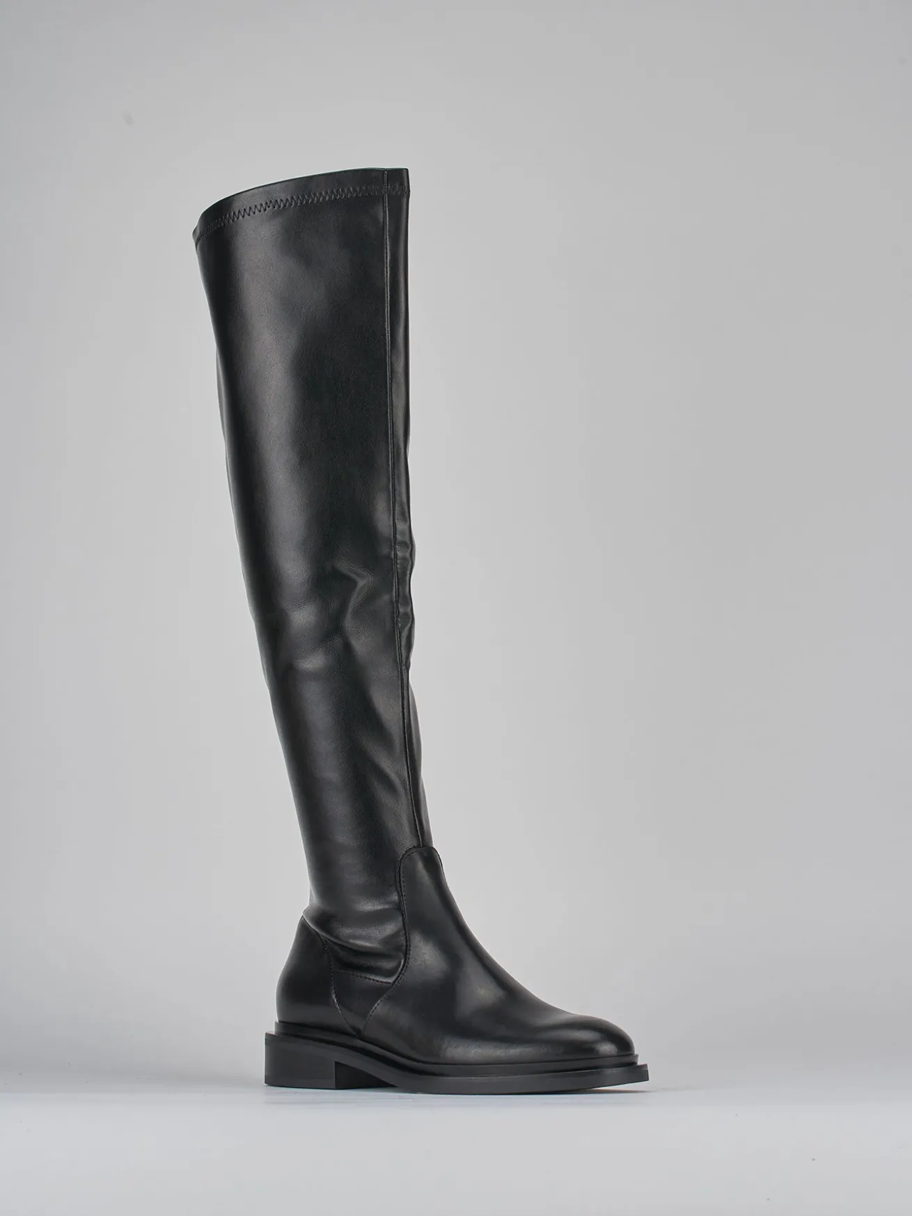 Stivali tacco 2cm pelle nero