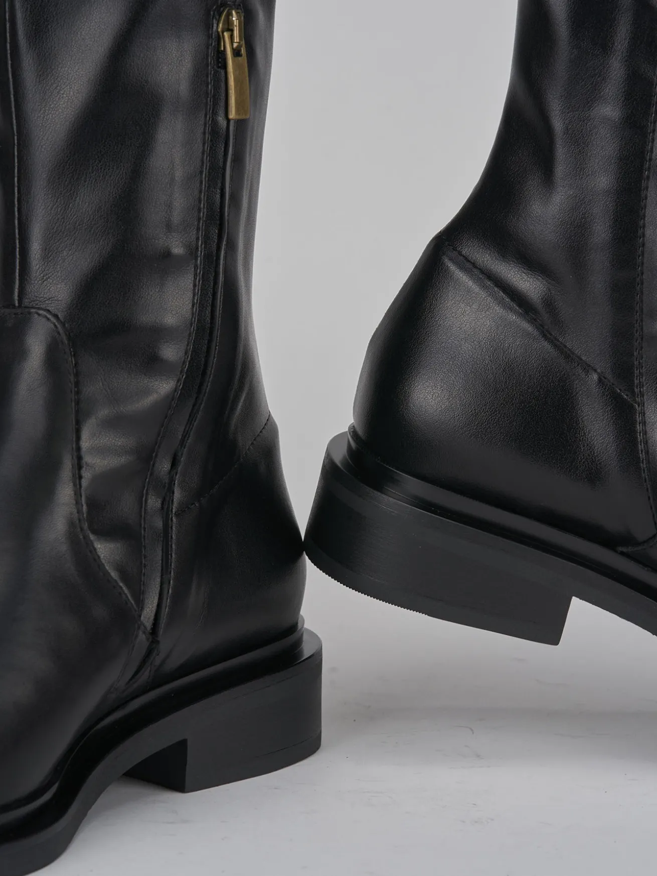 Stivali tacco 2cm pelle nero