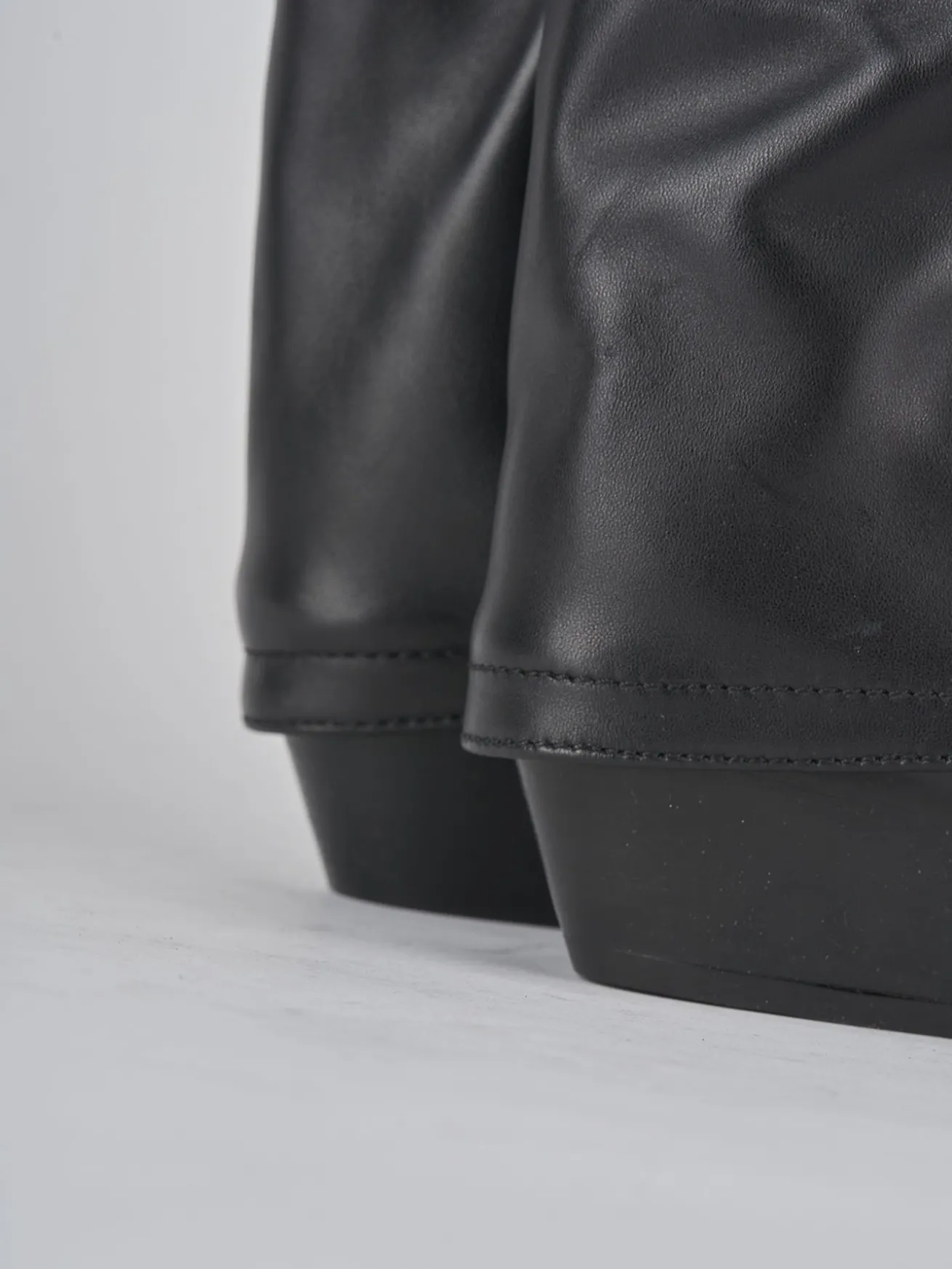 Stivali tacco 4cm pelle nero