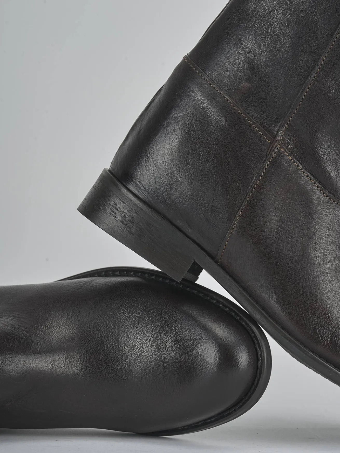 Stivali tacco 2cm pelle testa