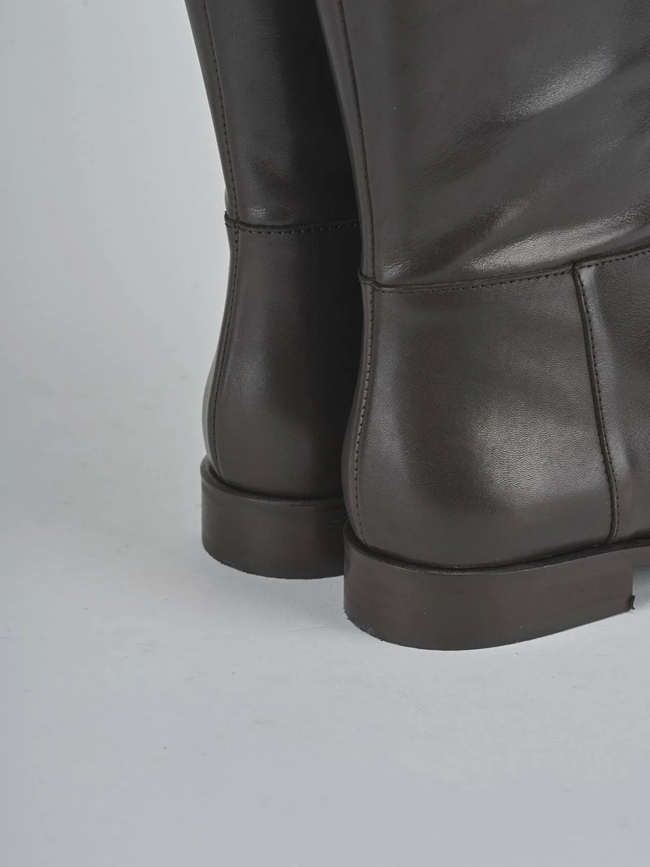 Stivali tacco 2cm pelle testa