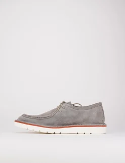 stringata fondo gomma e soletto interno in vera pelle. Tomaia in morbido camoscio grigio