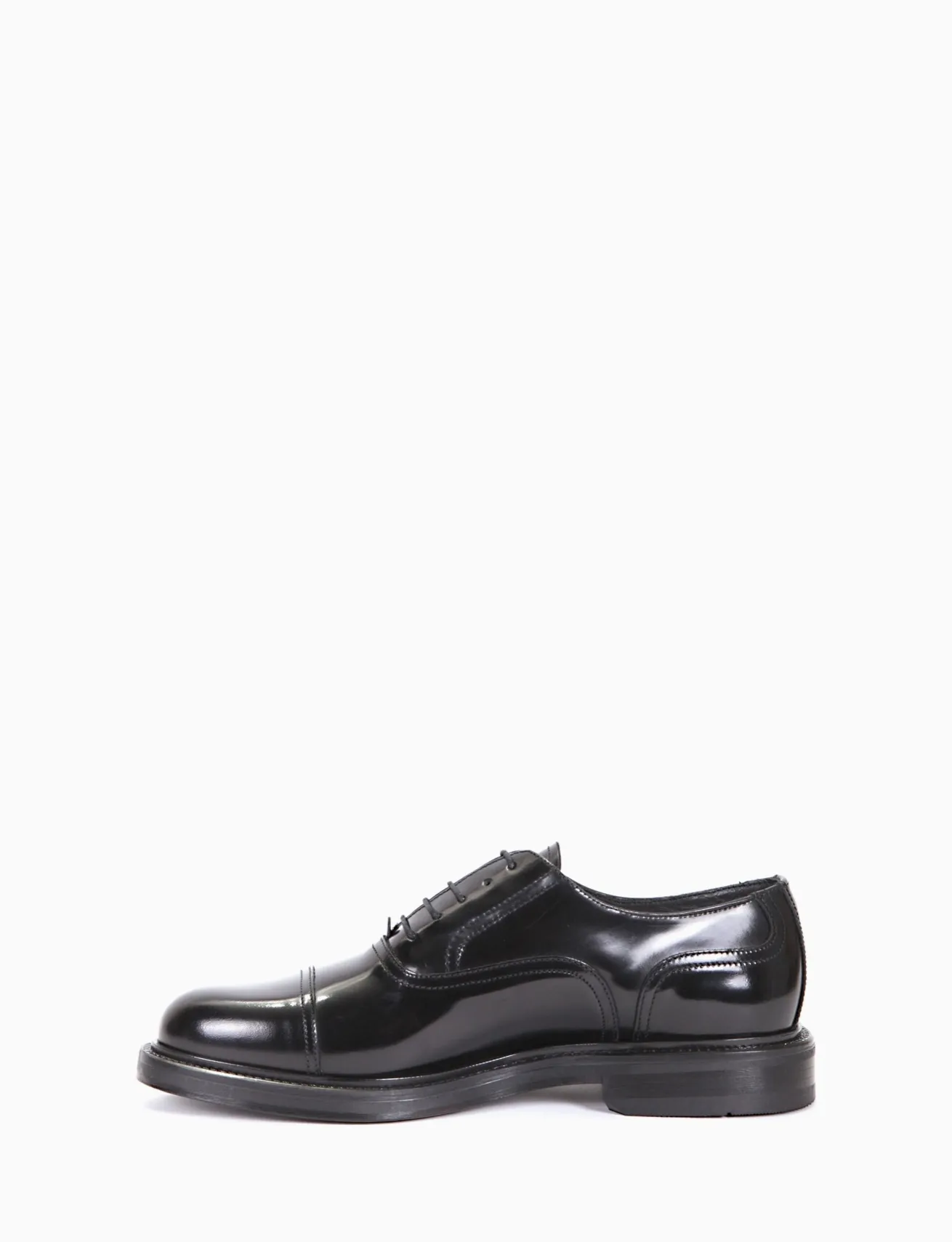 Stringata Oxford con fondo cuoio e soletto in vera pelle nero