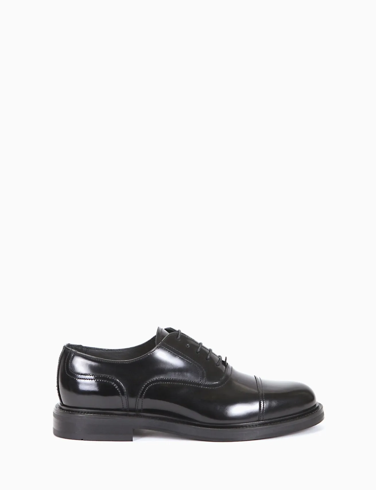 Stringata Oxford con fondo cuoio e soletto in vera pelle nero
