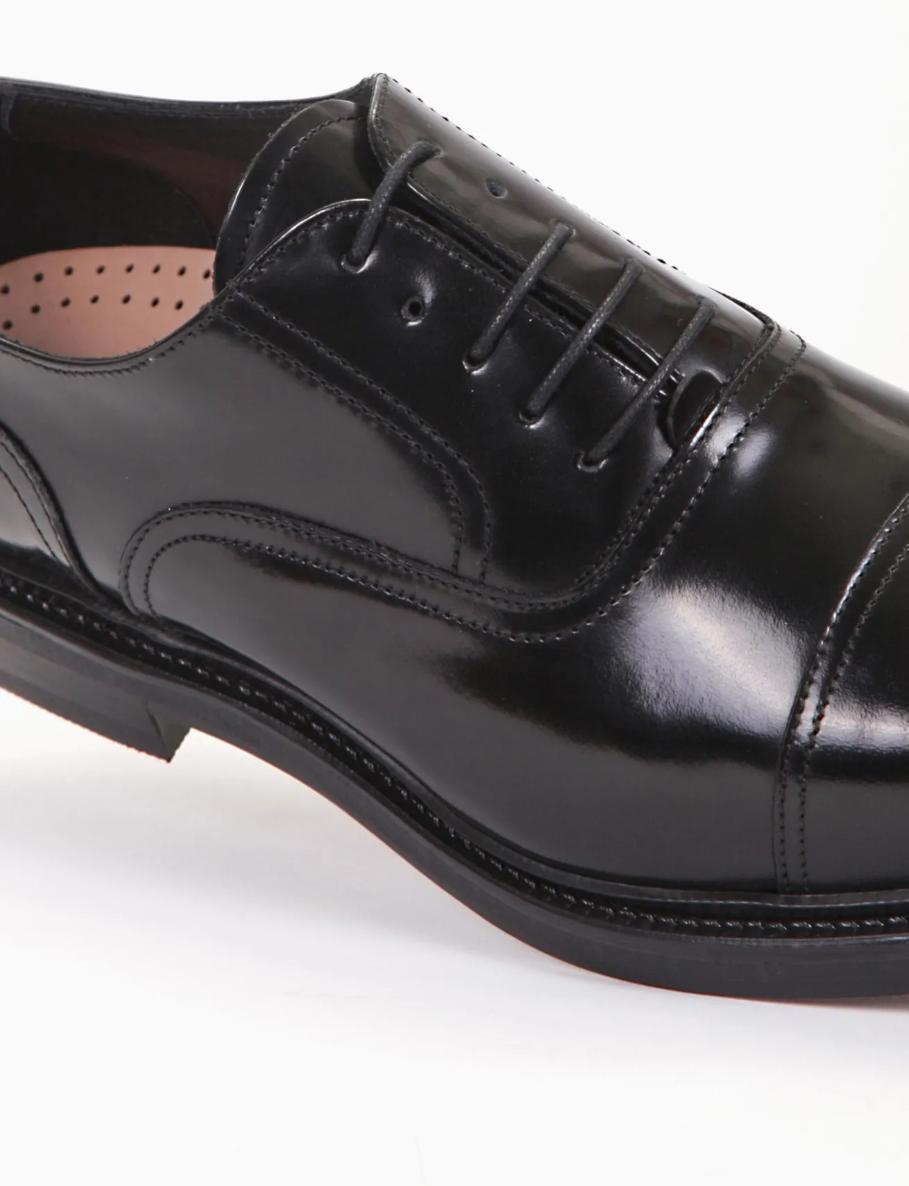 Stringata Oxford con fondo cuoio e soletto in vera pelle nero